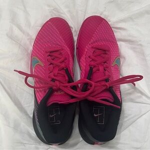 Tennis court shoes. Nike, pink, size 9
